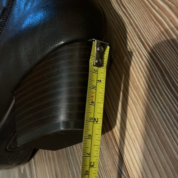 Women’s Size 7.5 M  Ankle Boots heel Bootie Brown Casual - Picture 8 of 9